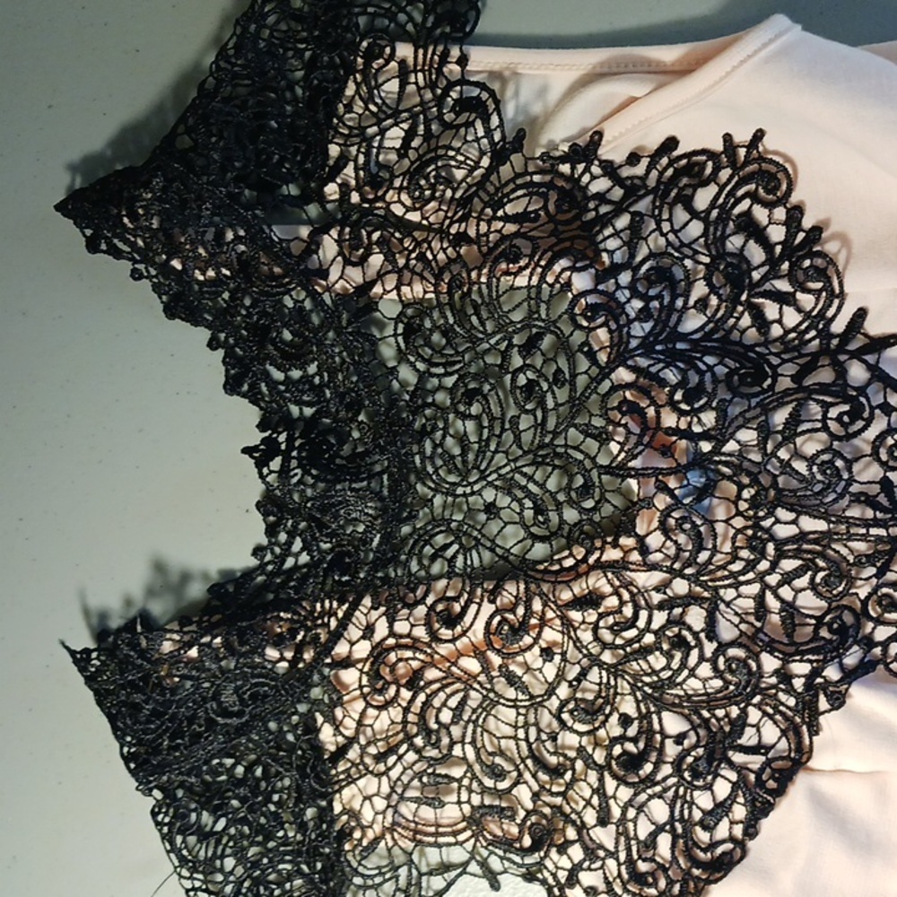 Charlotte Russe Pink Decorative Woman's Top Size XS #eshopchicago - Picture 3 of 6